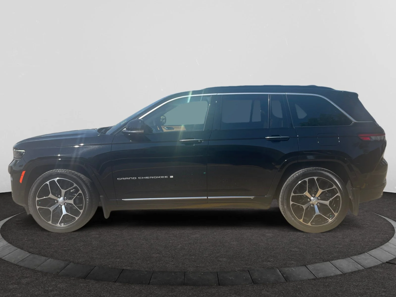 Used 2024 Diamond Black Crystal Pearl Jeep SUMMIT image 2