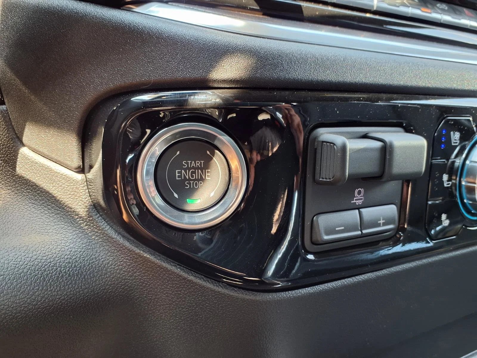 New 2026 Sterling Metallic GMC SLT image 7