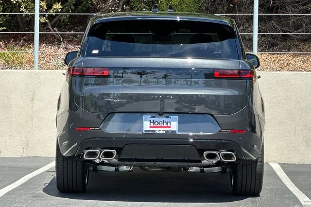 New 2026 Carpathian Grey Land Rover Dynamic SE image 4