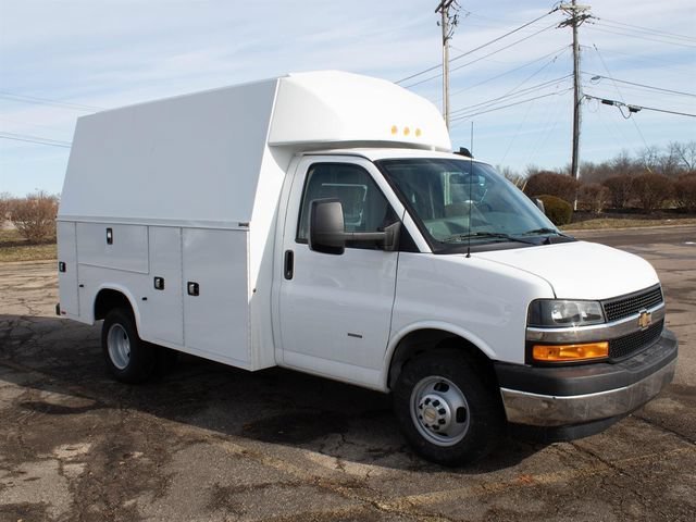 New 2025 Summit White Chevrolet 1WT image 4