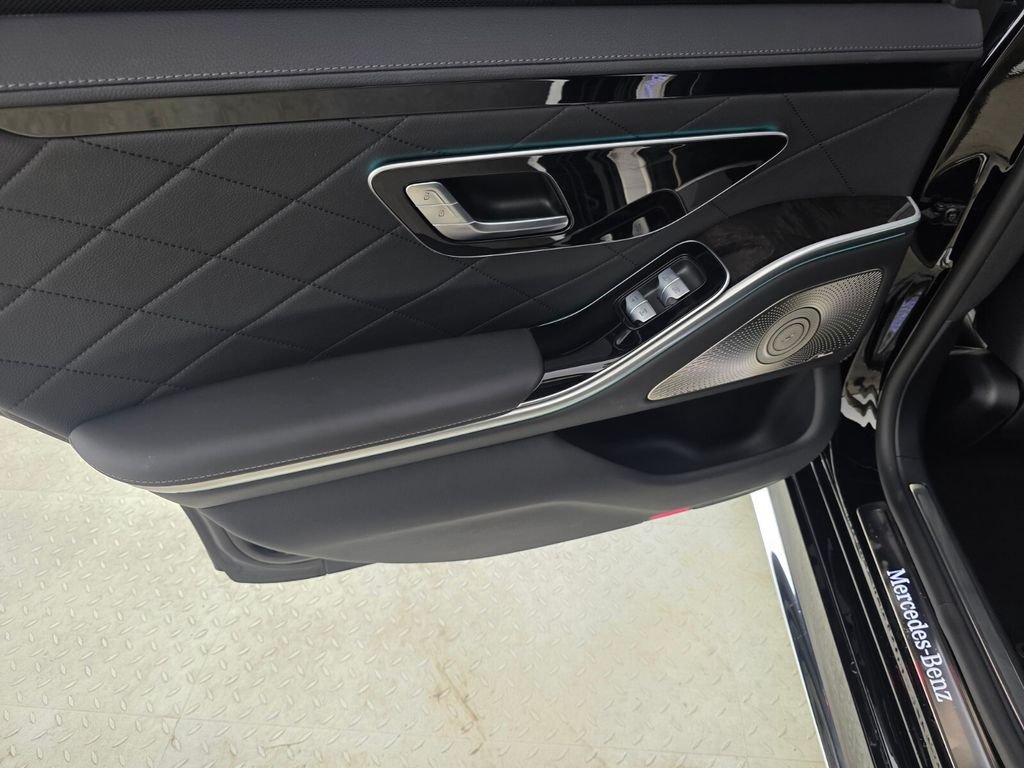 Used 2023 Black Mercedes-Benz S 580 image 17