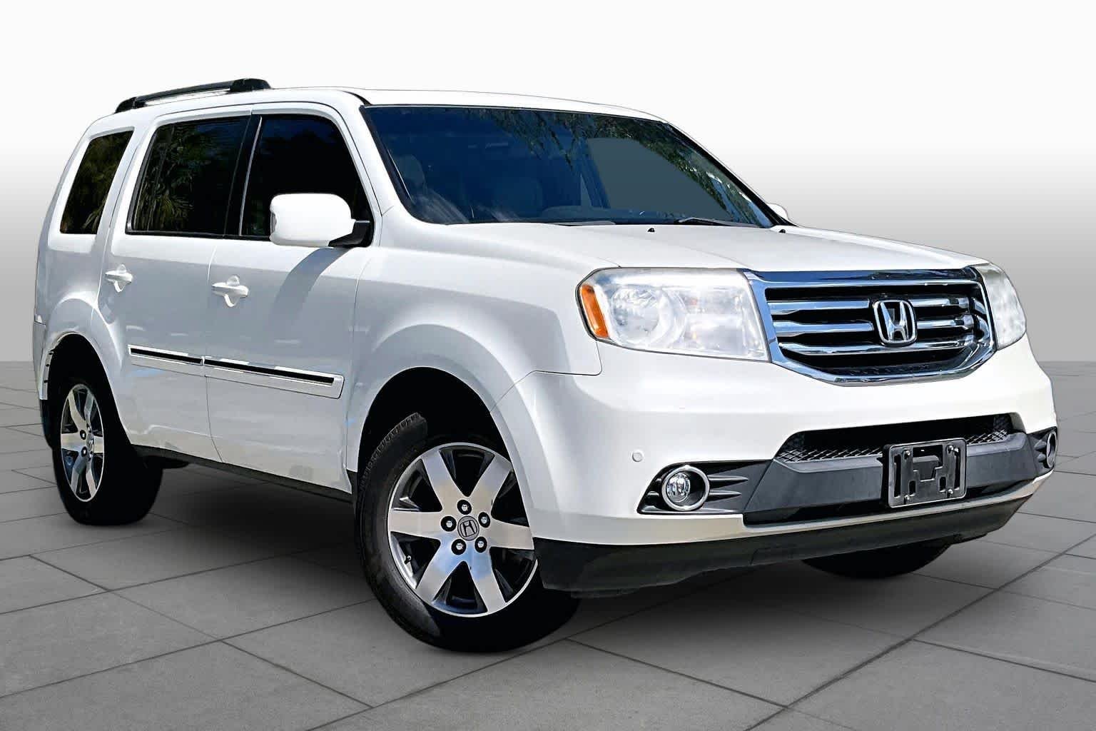 Used 2012 White Diamond Pearl Honda Touring image 3