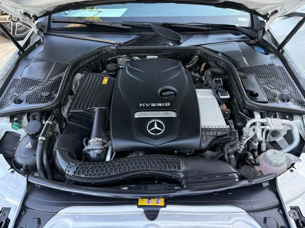 Used 2018  Mercedes-Benz C 350e image 15