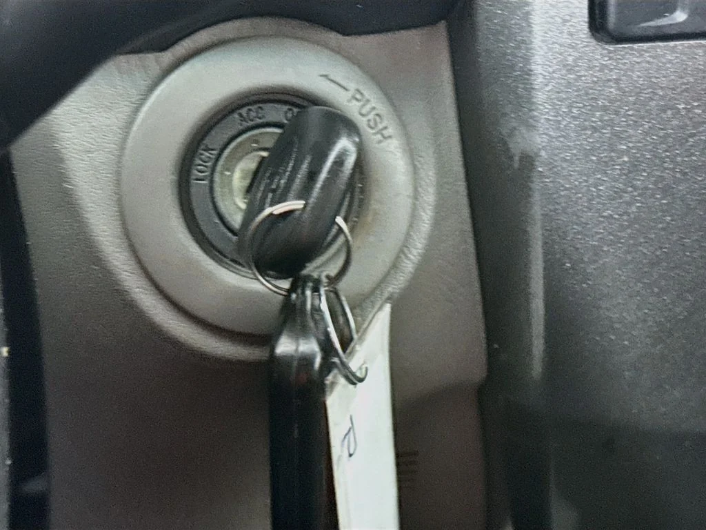 Used 2006 Silver Toyota SR5 Sport image 14