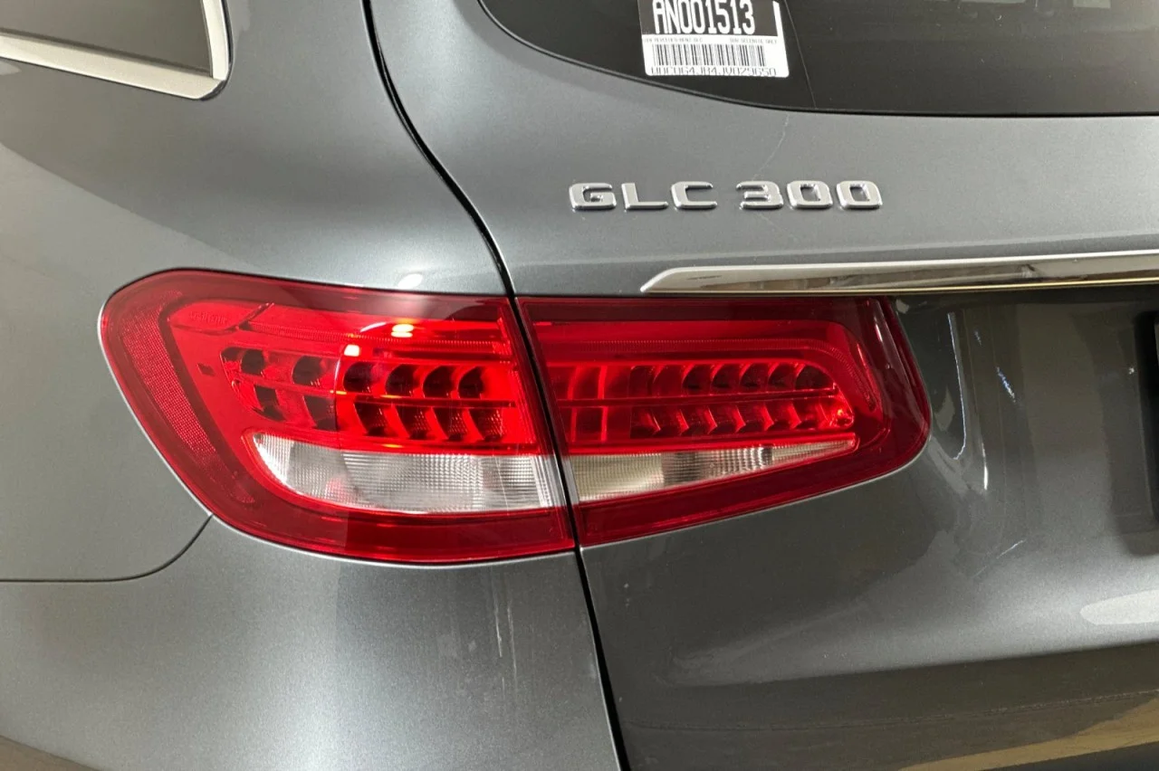 Used 2018 Selenite Grey Metallic Mercedes-Benz GLC 300 image 27