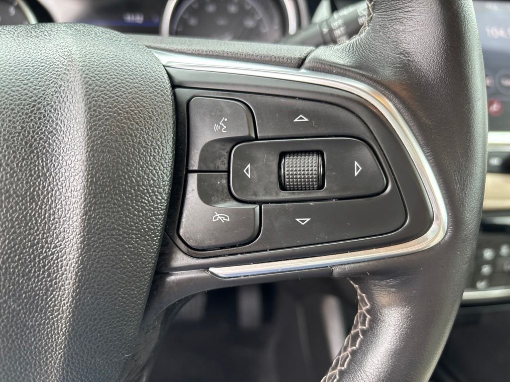 Used 2021 White Frost Buick Essence image 22