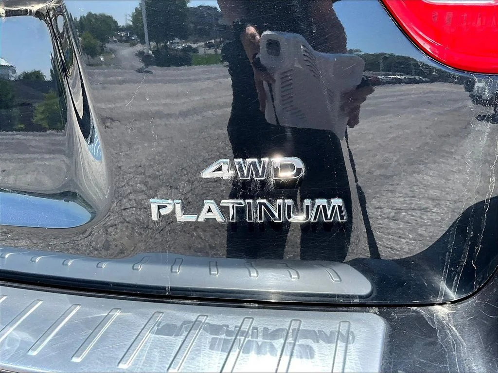 Used 2020 Black Nissan Platinum image 28