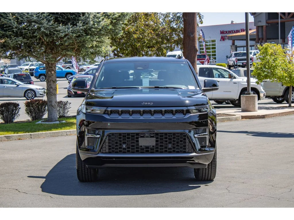 New 2026 HIGH GLOSS BLACK Jeep Limited Altitude image 3