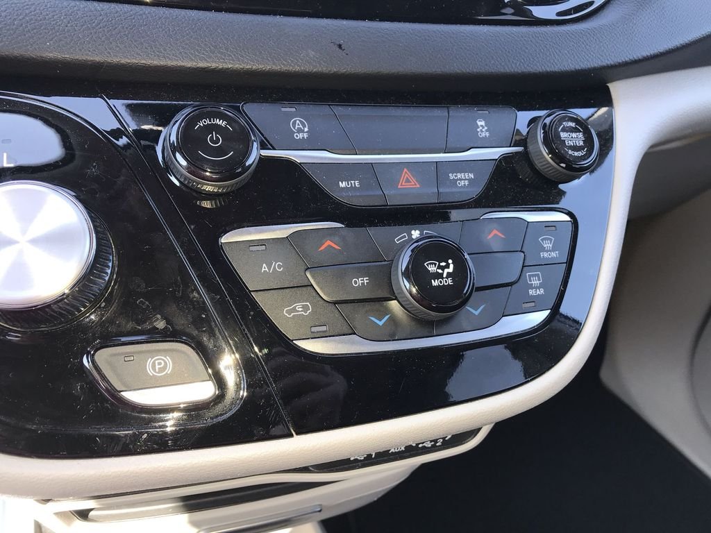 Used 2024 Silver Chrysler LX image 18