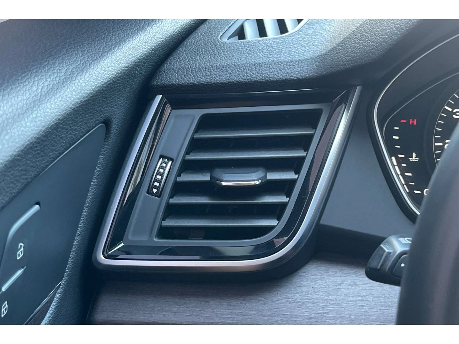 Used 2021 Manhattan Gray Metallic Audi Premium image 27
