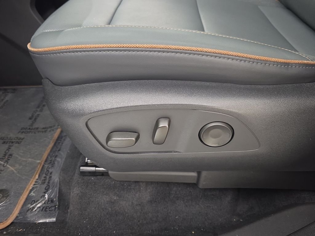 2024 GMC Acadia AT4 - Photo 17