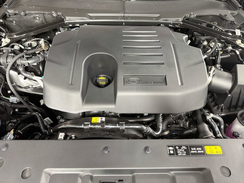 New 2026 Santorini Black Land Rover X-Dynamic SE image 33