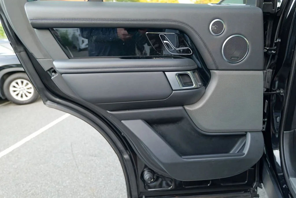 Used 2020 Santorini Black Metallic Land Rover HSE image 25