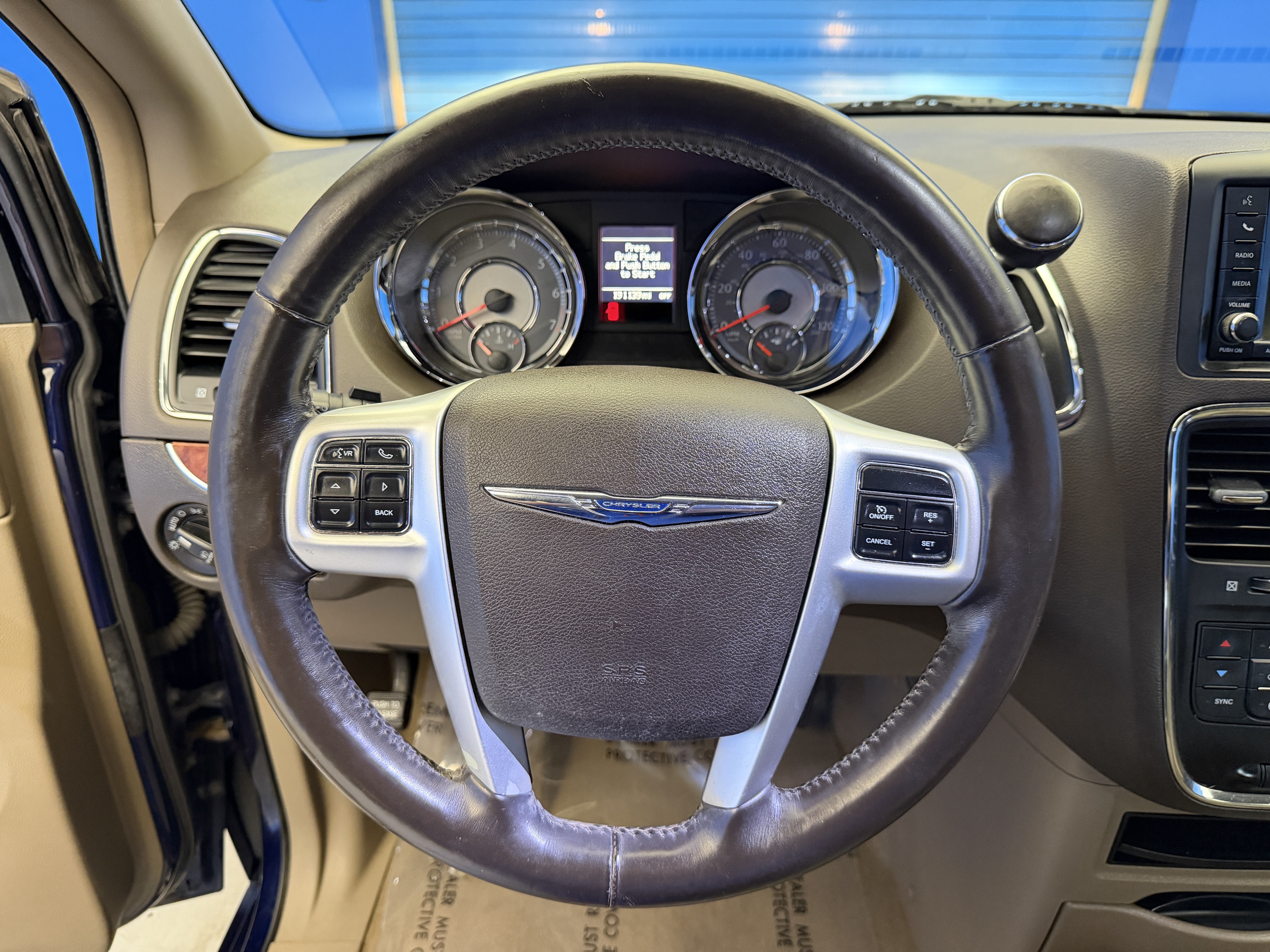 Used 2015 True Blue Pearlcoat Chrysler Touring image 16