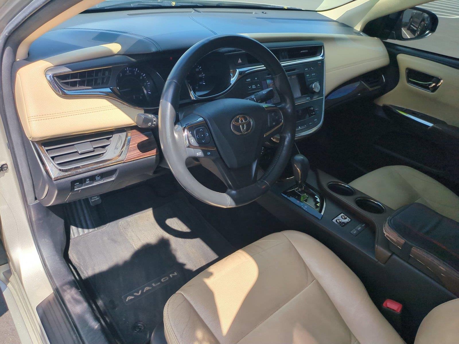 Used 2013  Toyota XLE Touring image 18