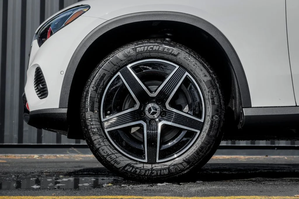 New 2027 Polar White Mercedes-Benz GLC 300 image 4