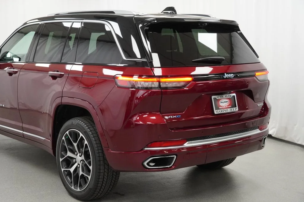 Used 2022 Red Jeep Summit Reserve 4xe image 12