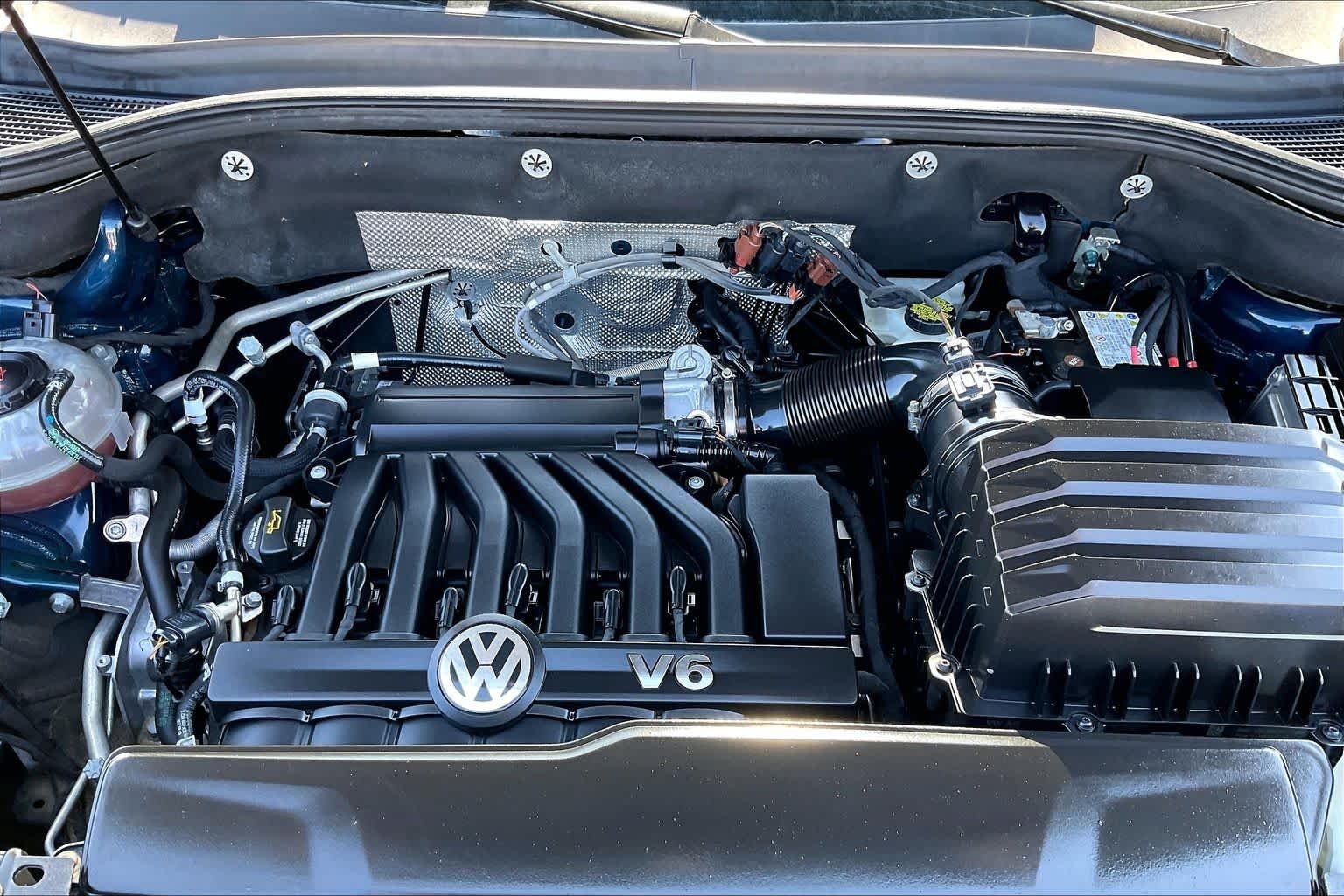 Used 2023 Tourmaline Blue Metallic Volkswagen 3.6L V6 SE w/Technology image 33