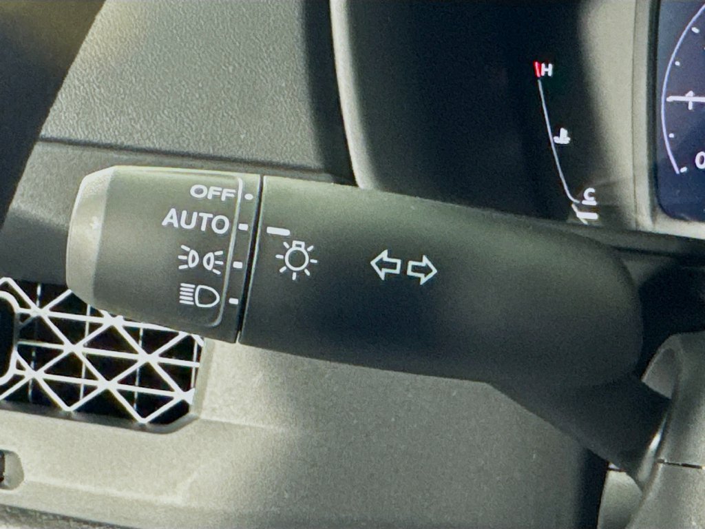 New 2026 Solar Silver Metallic Honda SE image 17