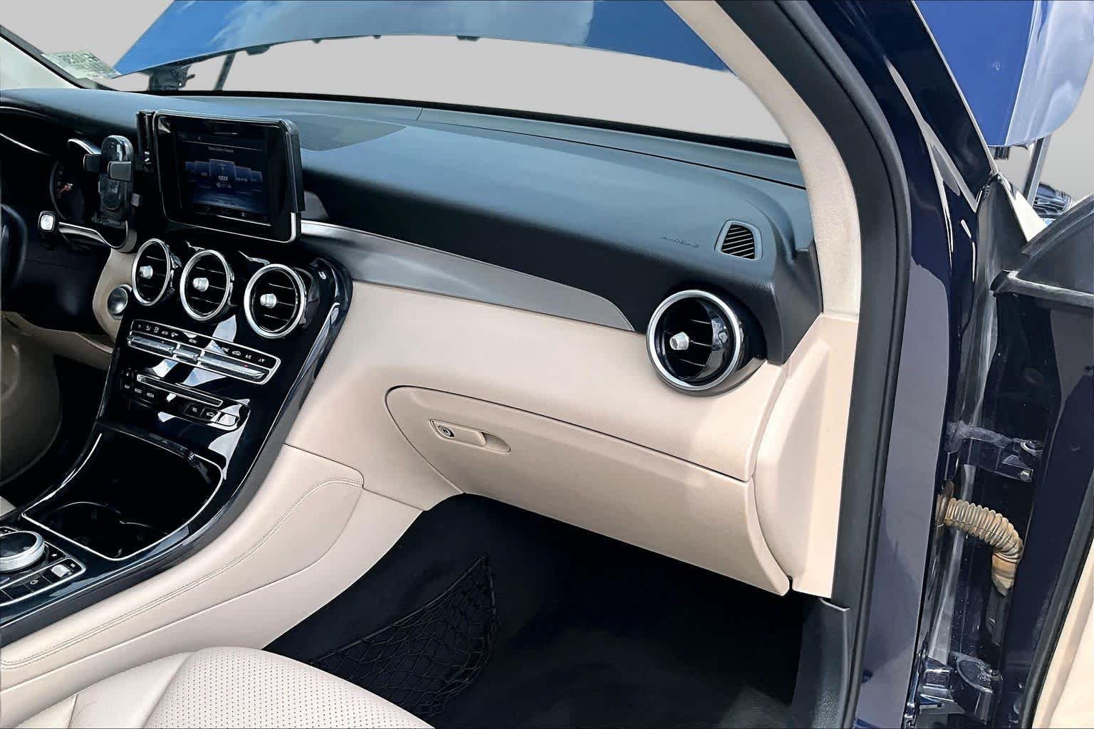 Used 2017 Lunar Blue Metallic Mercedes-Benz GLC 300 image 17