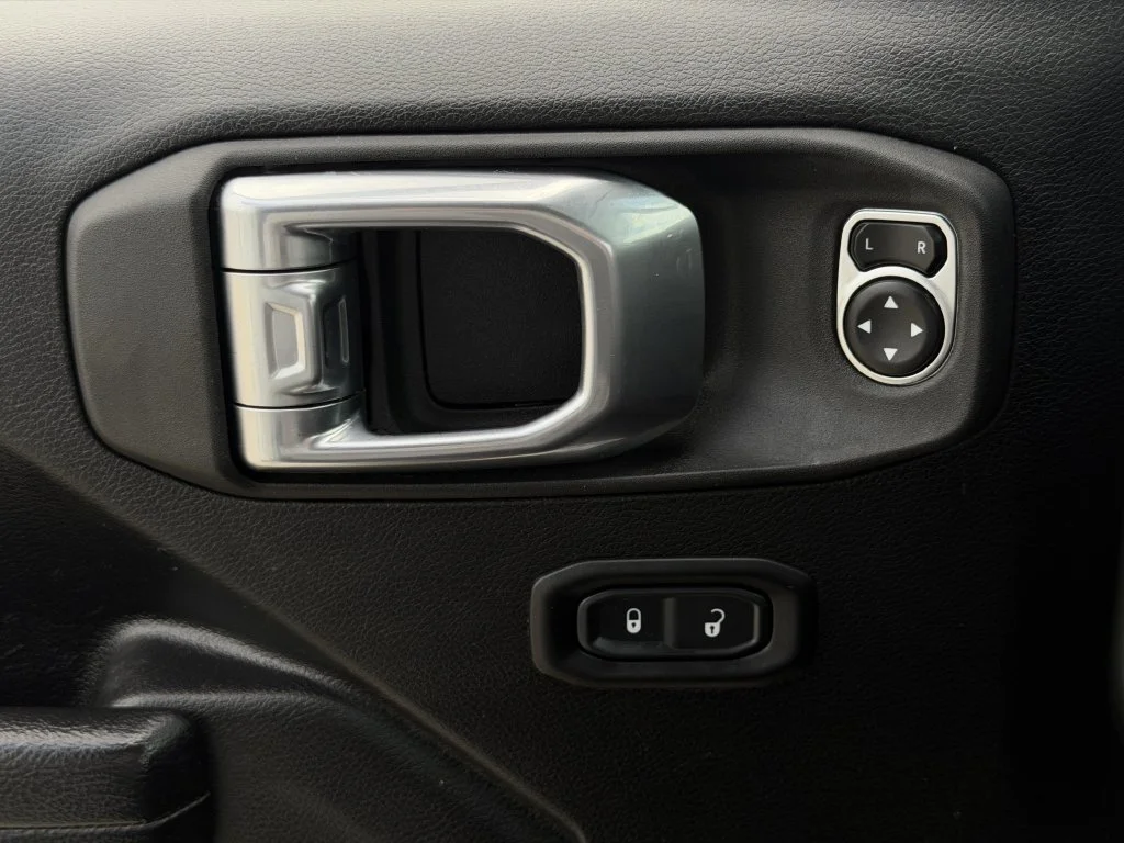 Used 2023 Silver Jeep Sport S image 23