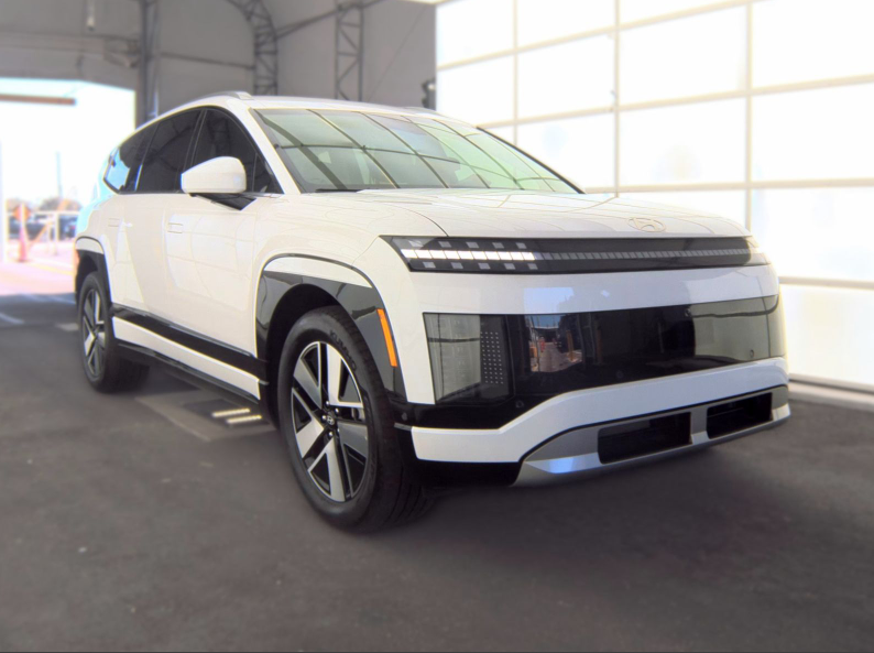 Used 2026 White Hyundai SEL image 4