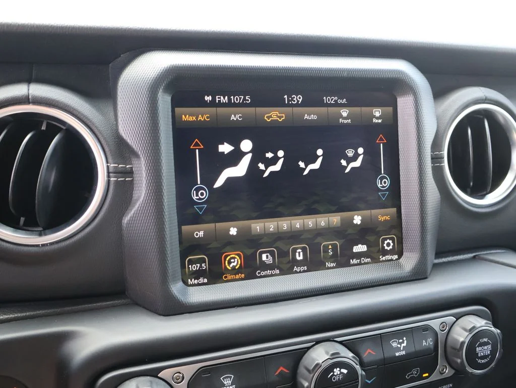 Used 2022 Silver Jeep Overland image 31