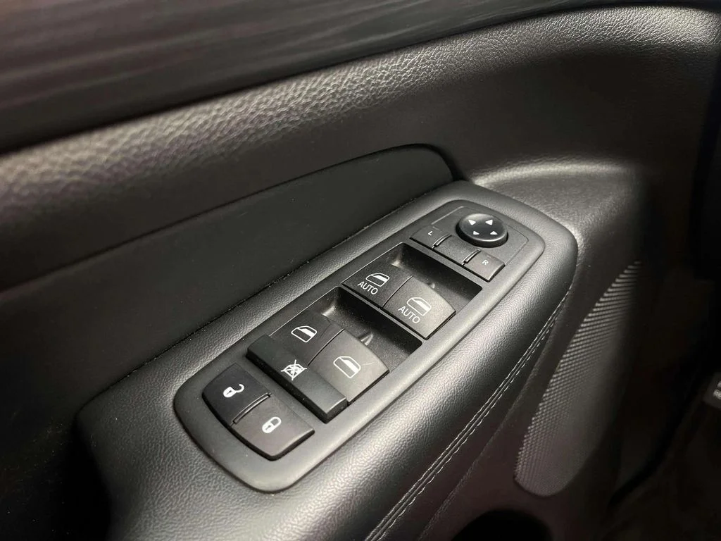 Used 2021 Velvet Red Pearlcoat Jeep Altitude image 23