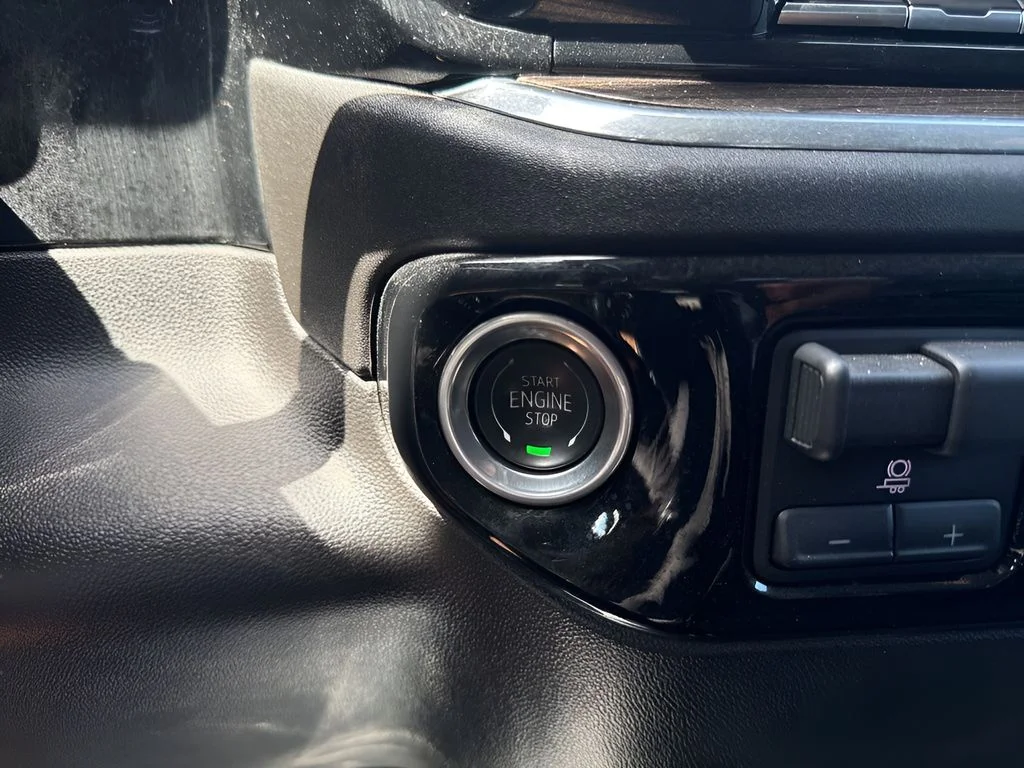 Used 2025 White Chevrolet LT image 22