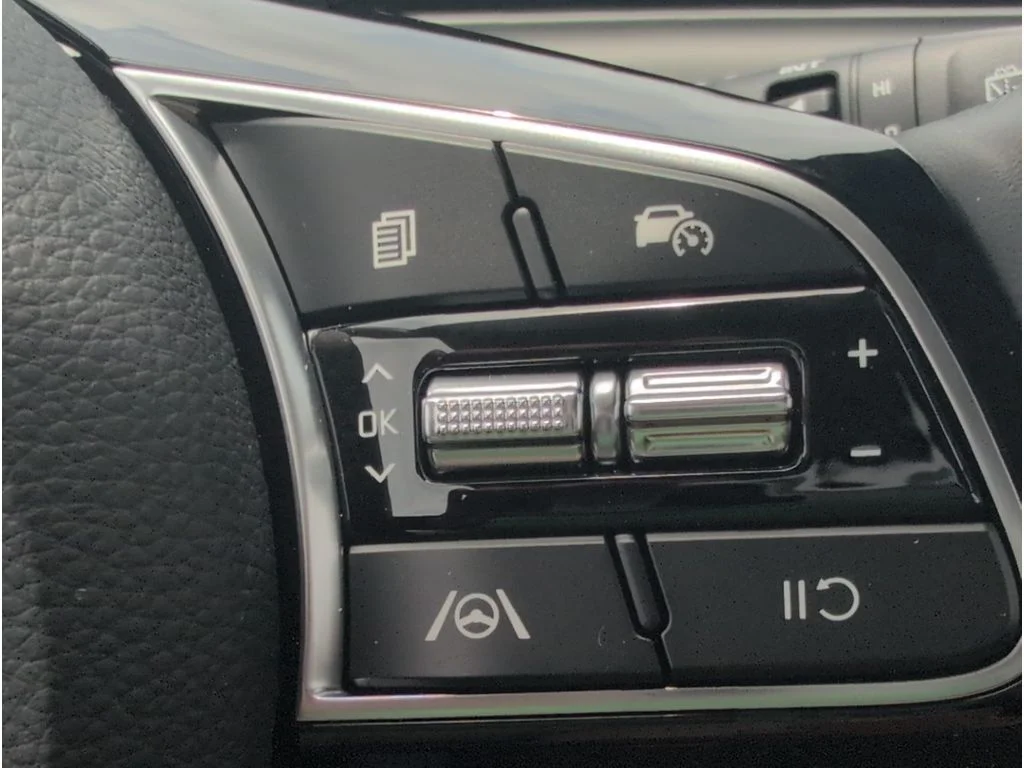 New 2026 Snow White Pearl Kia S image 22