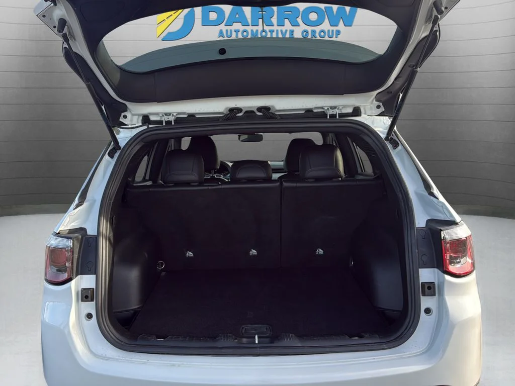 Used 2025 White/off-white Jeep Latitude image 26