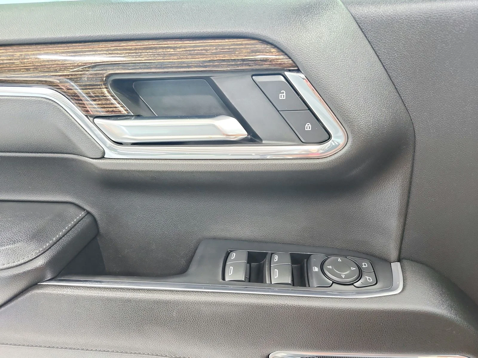 Used 2024 Gray GMC Elevation image 35