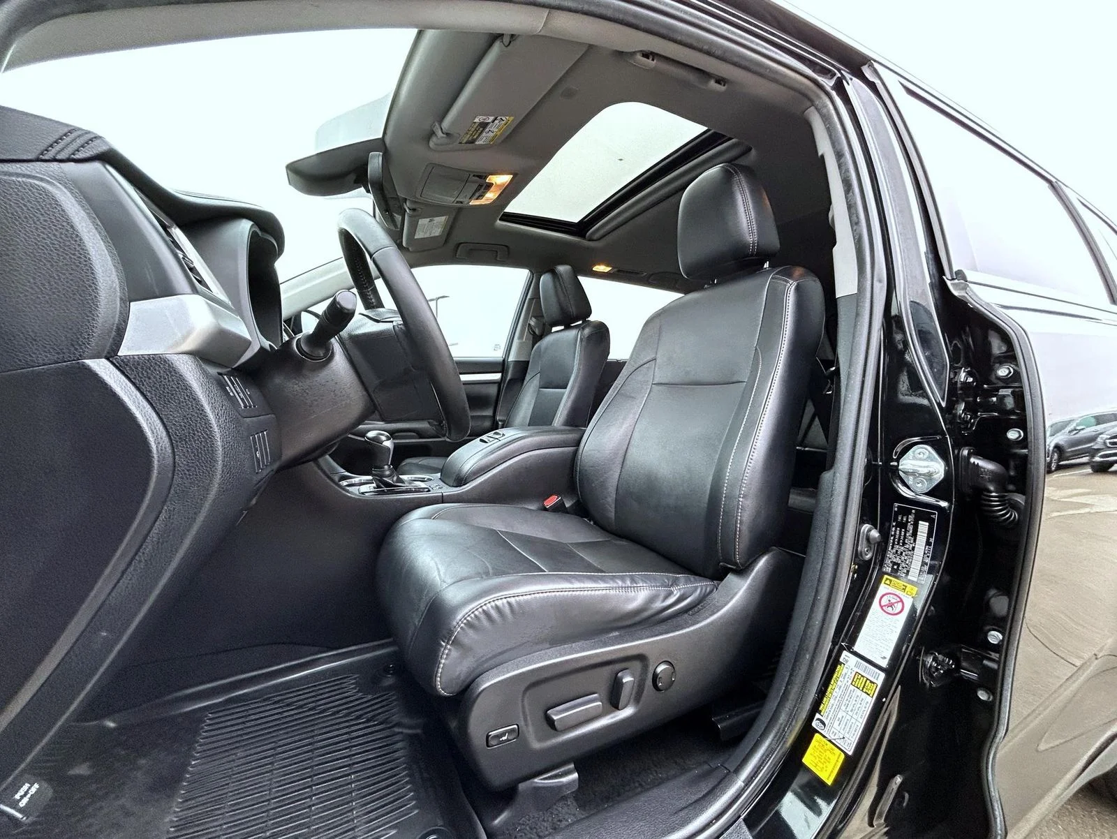Used 2019 Black Toyota XLE image 10