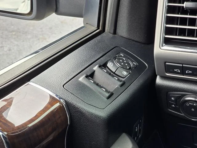 Used 2017 Oxford White Ford Platinum image 17