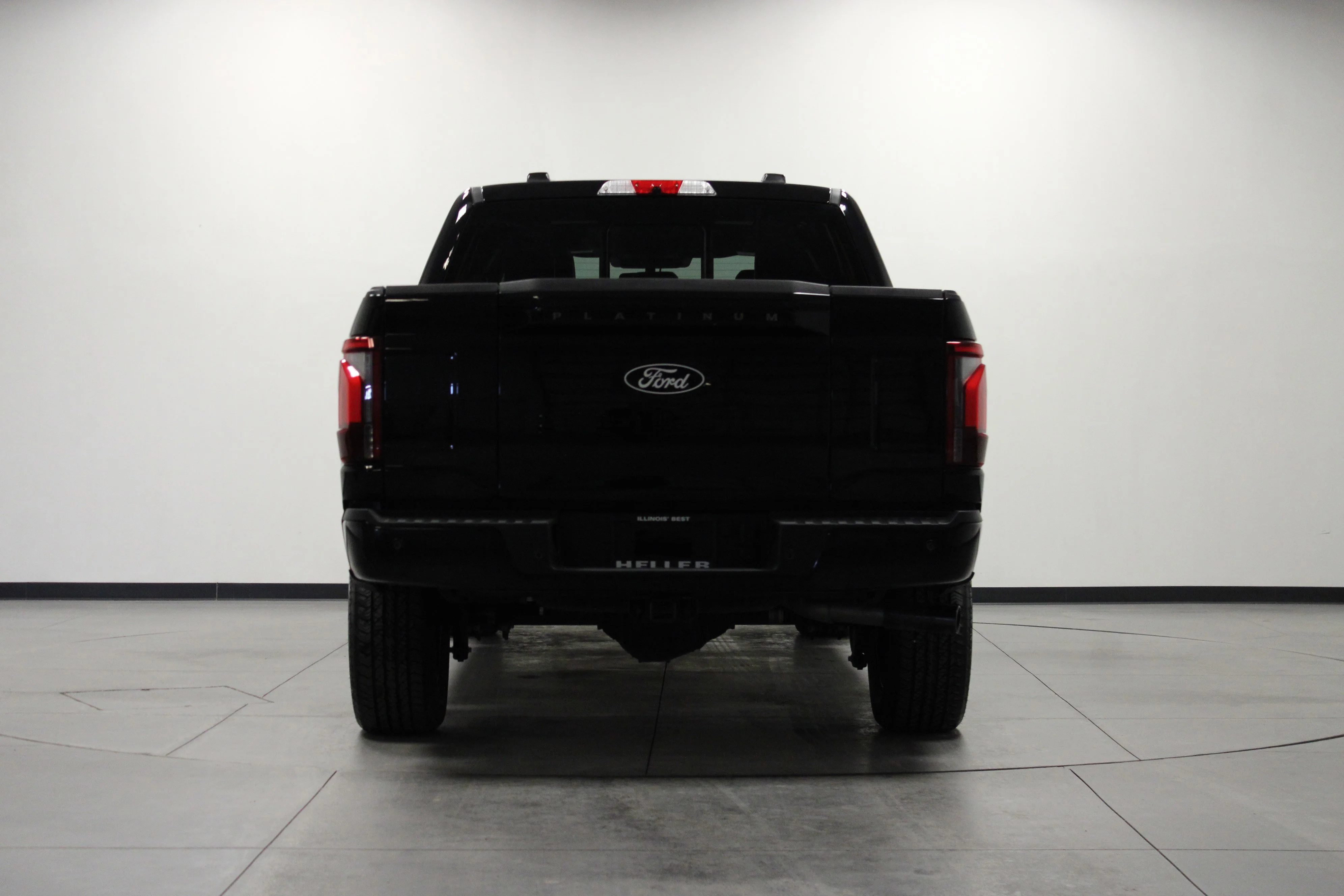 Used 2025 Agate Black Metallic Ford Platinum image 5