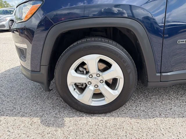 Used 2019 Blue Jeep Latitude image 20