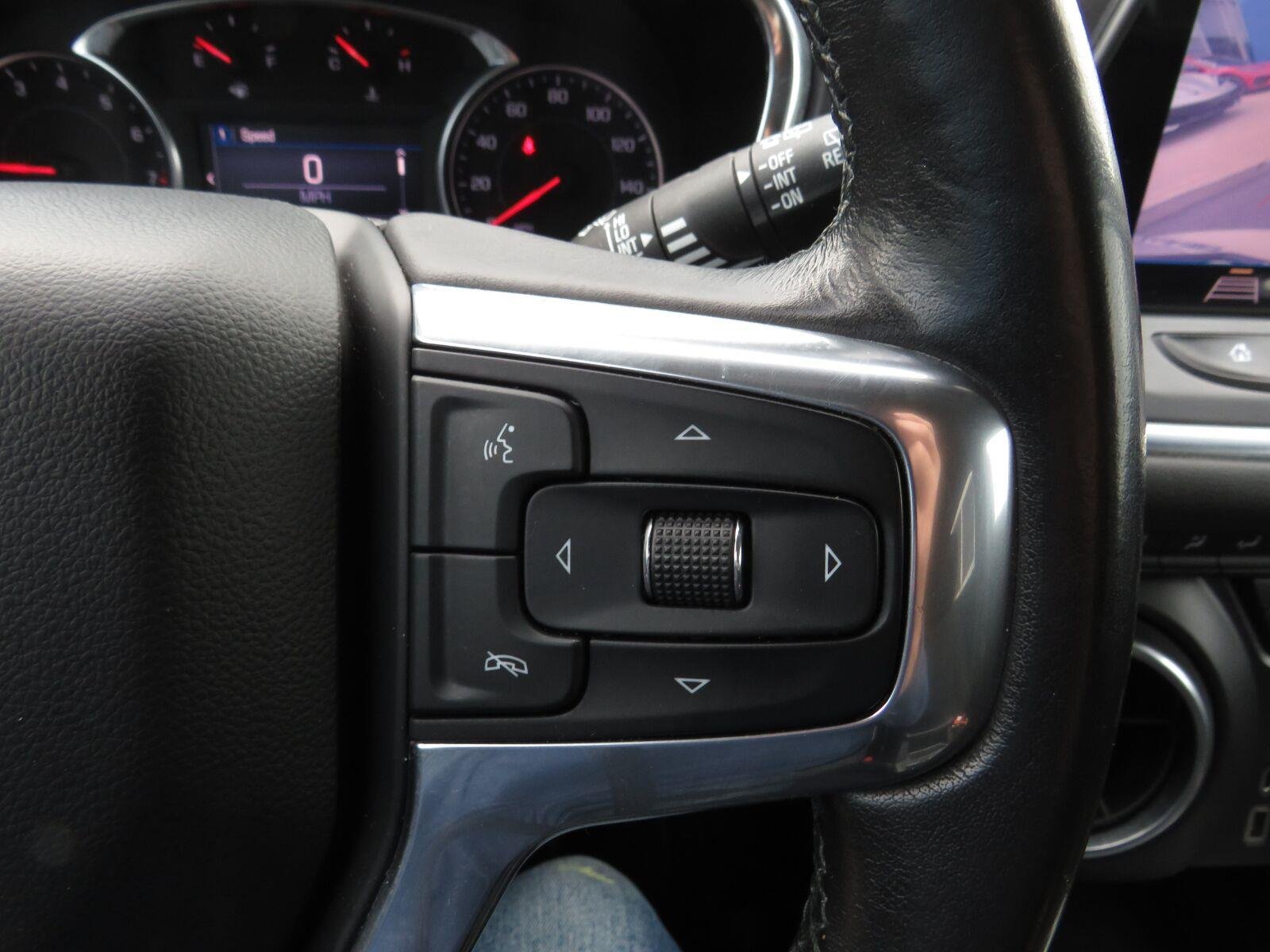 Used 2019 Summit White Chevrolet  image 28