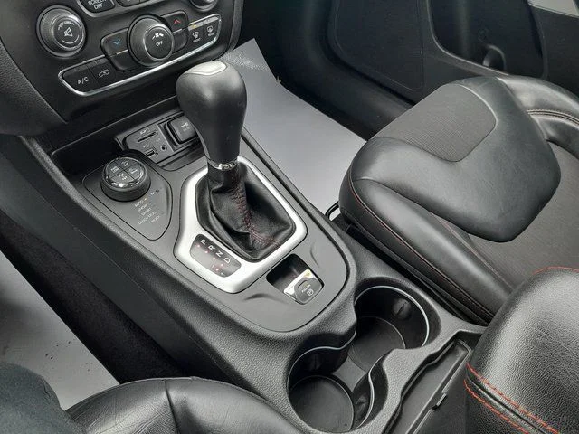 2017 Jeep Cherokee Trailhawk - Photo 28