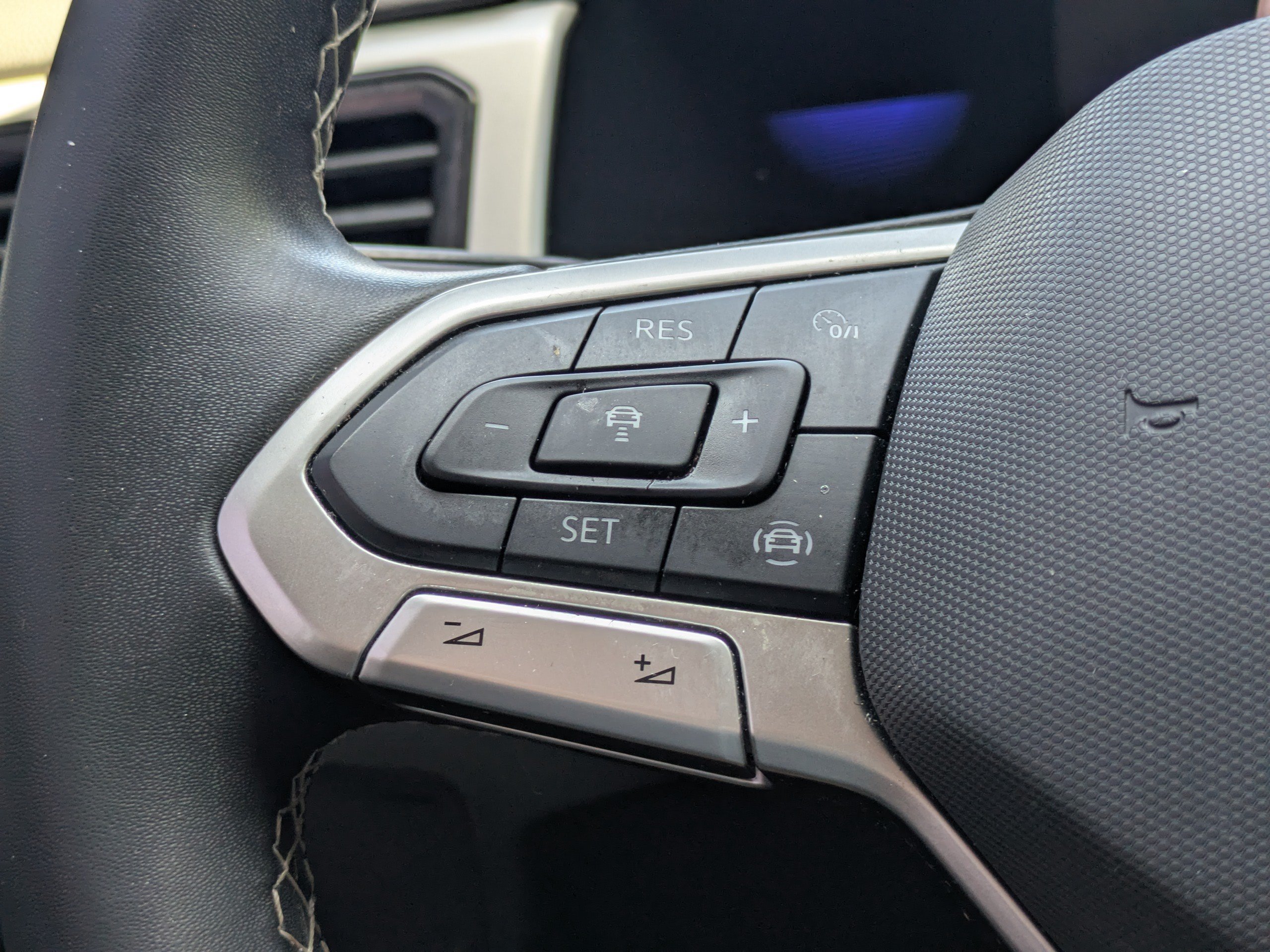 2022 Volkswagen Atlas SE w/Tech - Photo 26