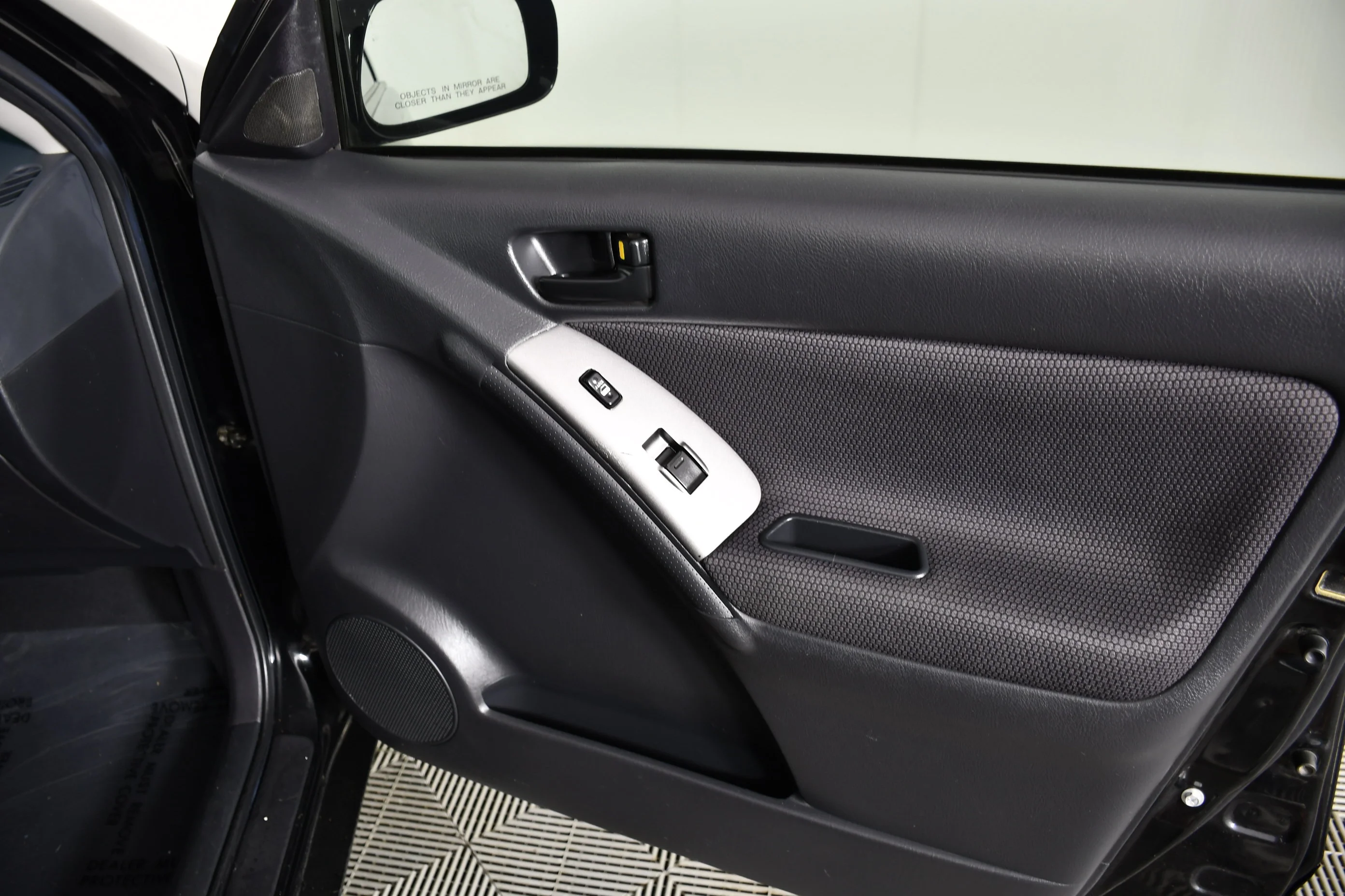 Used 2005 Abyss Black Pontiac Base image 34