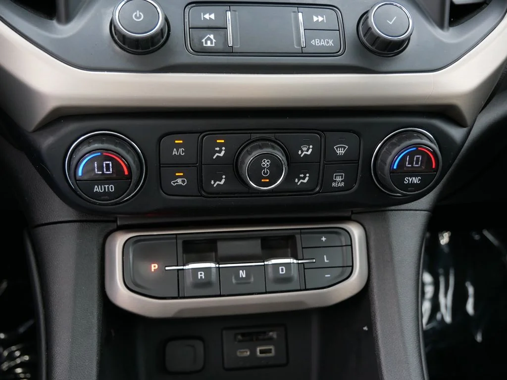 Used 2022 Red GMC Denali image 23