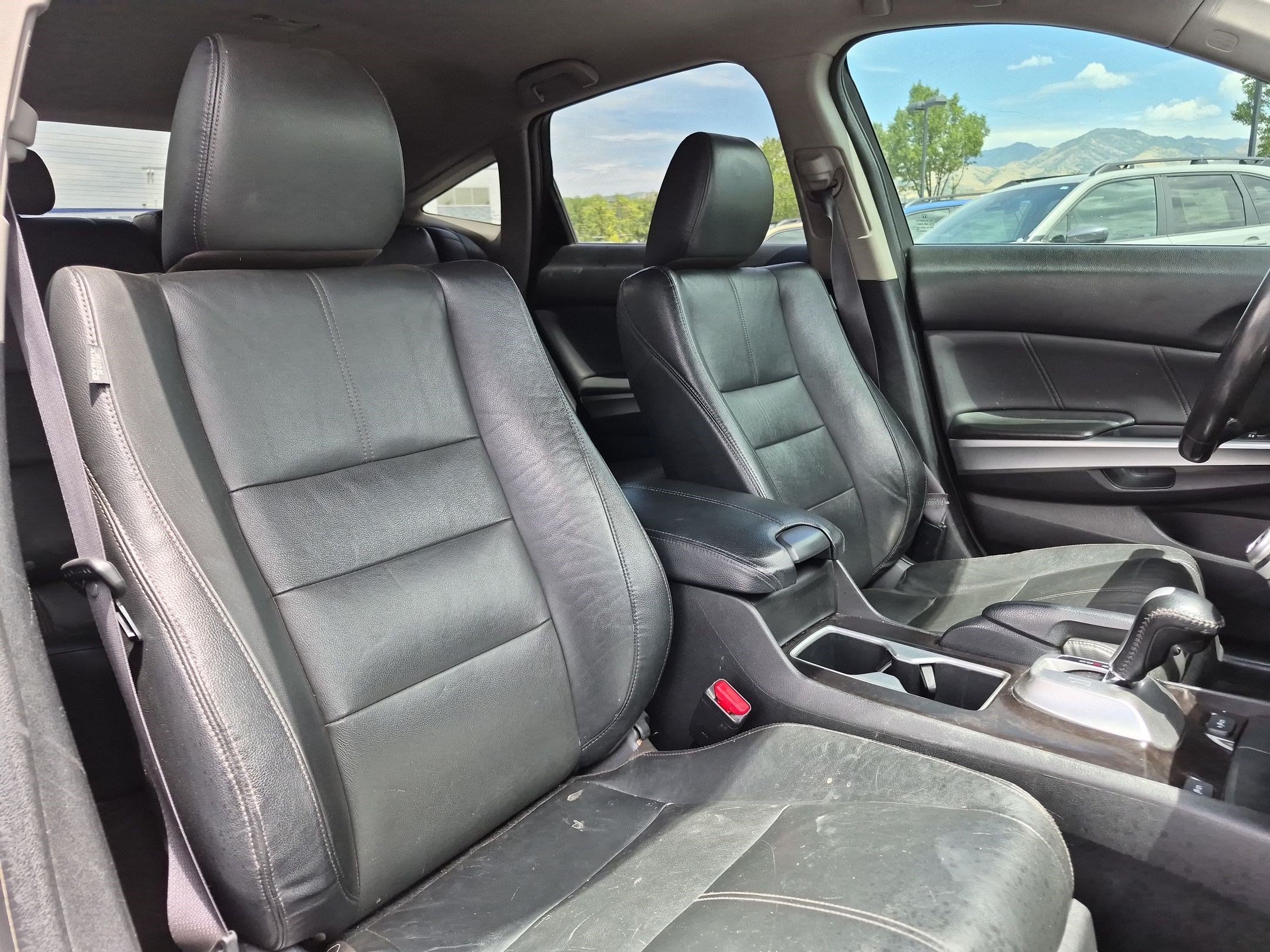 Used 2014 Silver Honda EX-L image 32