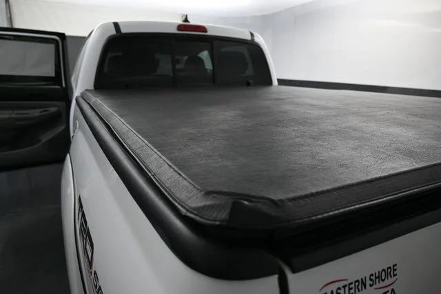 Used 2015 White Toyota Base image 9