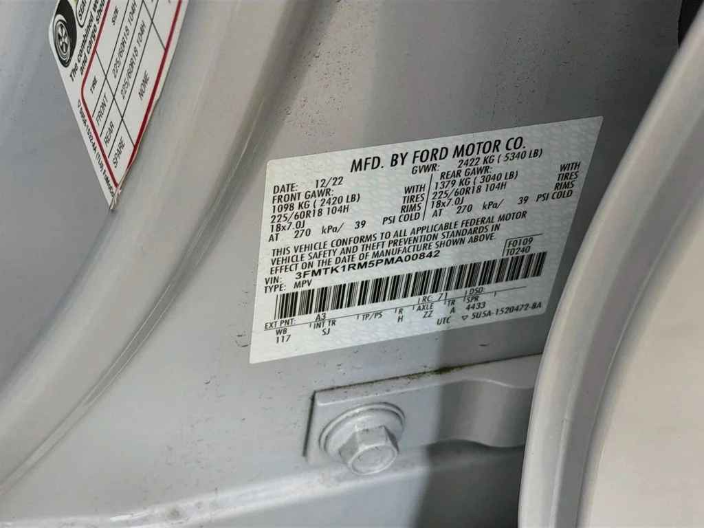 Used 2023 Space White Metallic Ford Select image 38