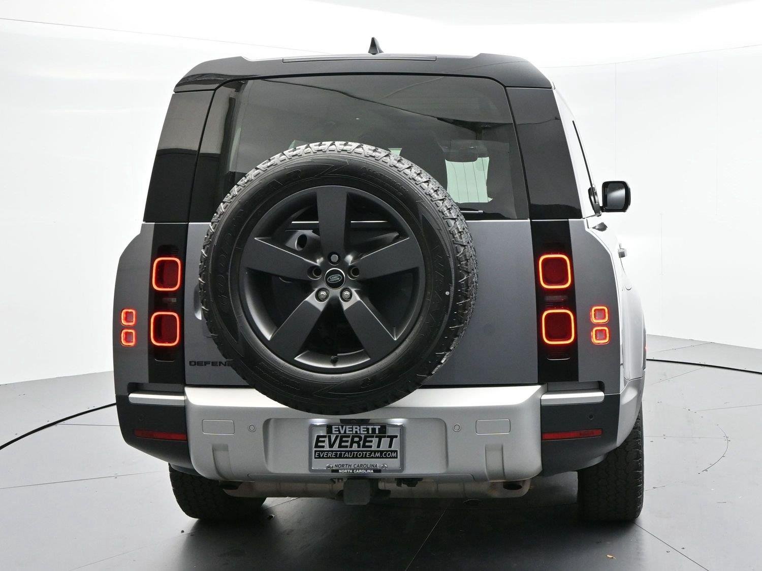 Used 2024 Eiger Grey Metallic Land Rover S image 6