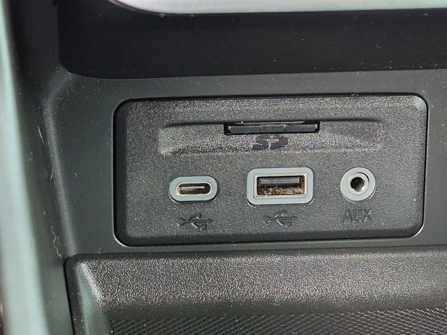 Used 2018  GMC SLE image 22