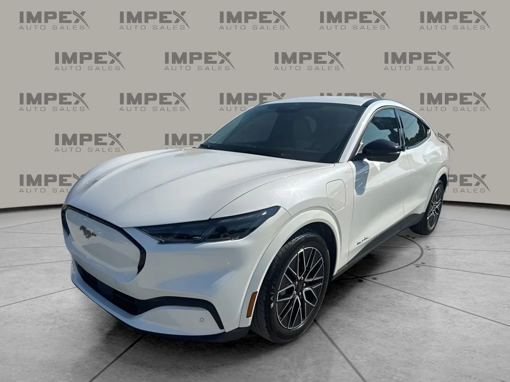 Used 2025 White Ford Premium image 1