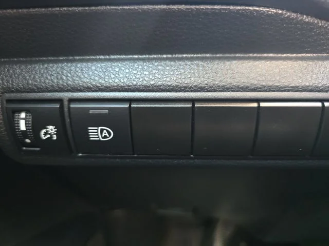 Used 2025  Toyota LE image 26