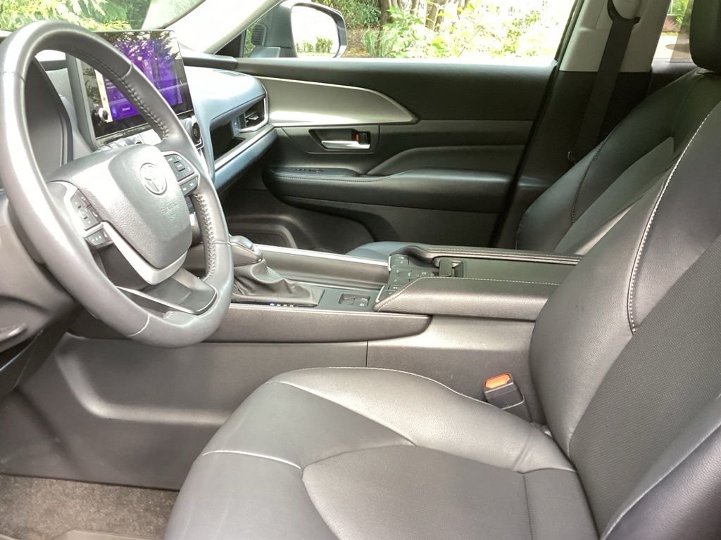 Used 2024 Blue Toyota XLE image 3