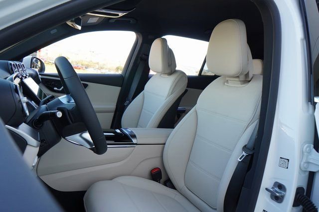New 2026 Polar White Mercedes-Benz GLC 300 image 59